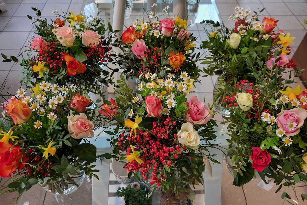 Glas mit Blumen zum Valentinstag